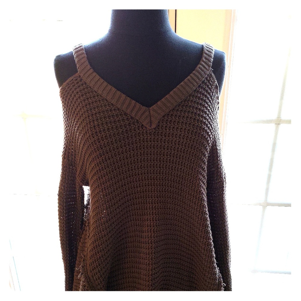 High/low cold shoulder sweater